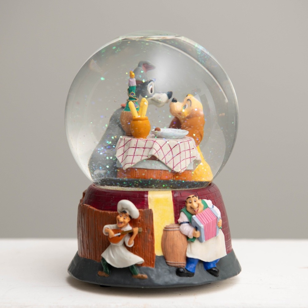 Disney Lady & the Tramp Musical Snow Globe Dogs Spaghetti Kiss Plays Bella Notte